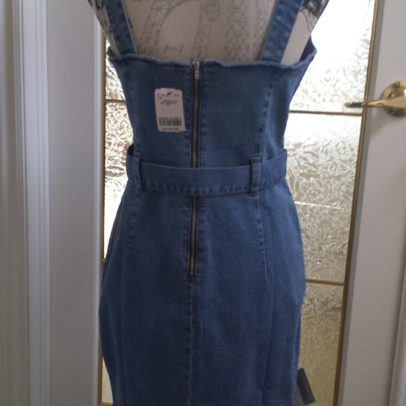 Bodycon Denim Dress Le Chateau, Size Medium - Picture 3 of 6